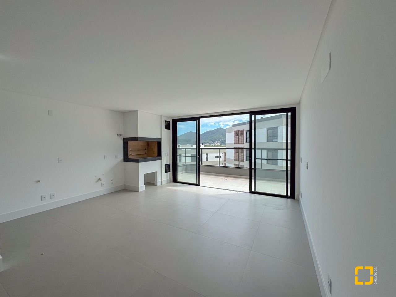 Apartamento com 163m², 6 quartos (sendo 3 suítes), 2 garagens, no bairro João Paulo em Florianópolis