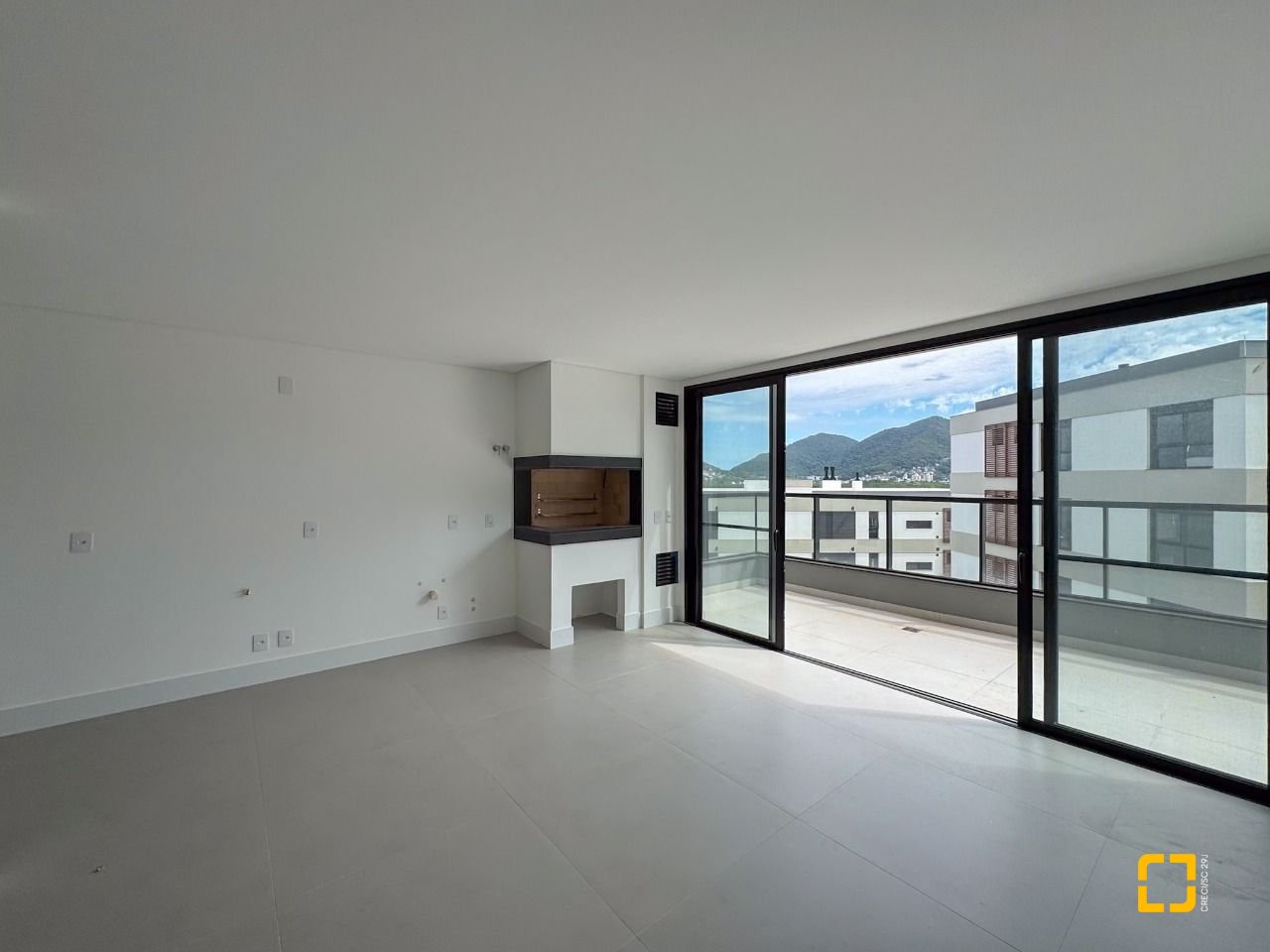 Apartamento com 163m², 6 quartos (sendo 3 suítes), 2 garagens, no bairro João Paulo em Florianópolis