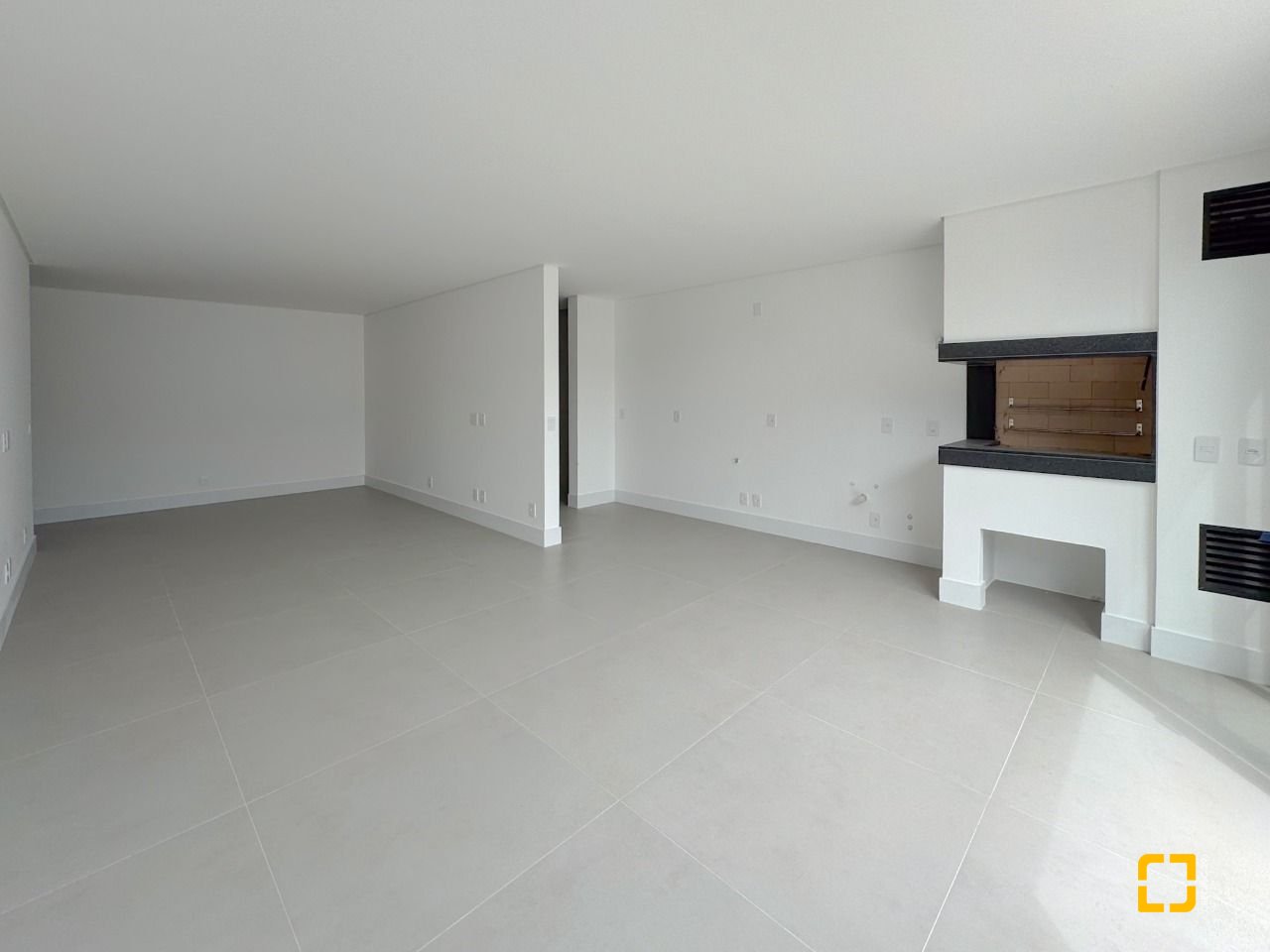 Apartamento com 163m², 6 quartos (sendo 3 suítes), 2 garagens, no bairro João Paulo em Florianópolis