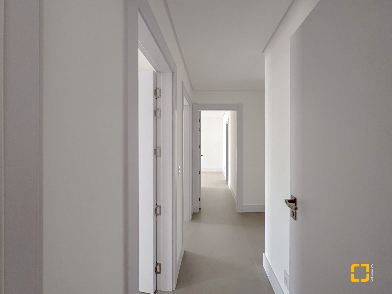Apartamento com 163m², 6 quartos (sendo 3 suítes), 2 garagens, no bairro João Paulo em Florianópolis