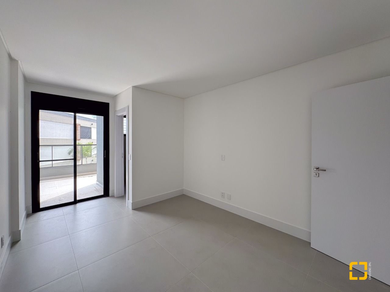 Apartamento com 163m², 6 quartos (sendo 3 suítes), 2 garagens, no bairro João Paulo em Florianópolis