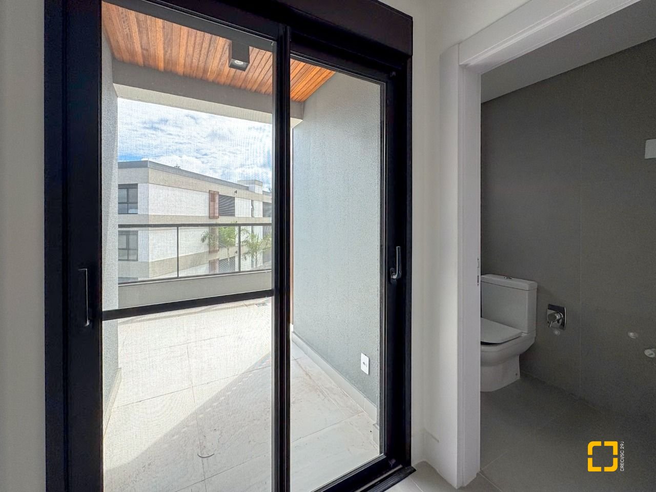 Apartamento com 163m², 6 quartos (sendo 3 suítes), 2 garagens, no bairro João Paulo em Florianópolis