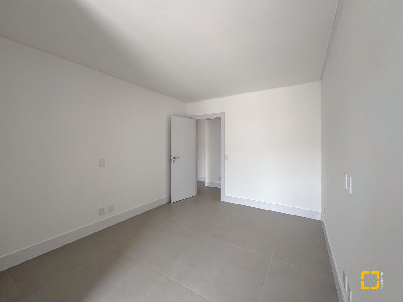 Apartamento com 163m², 6 quartos (sendo 3 suítes), 2 garagens, no bairro João Paulo em Florianópolis
