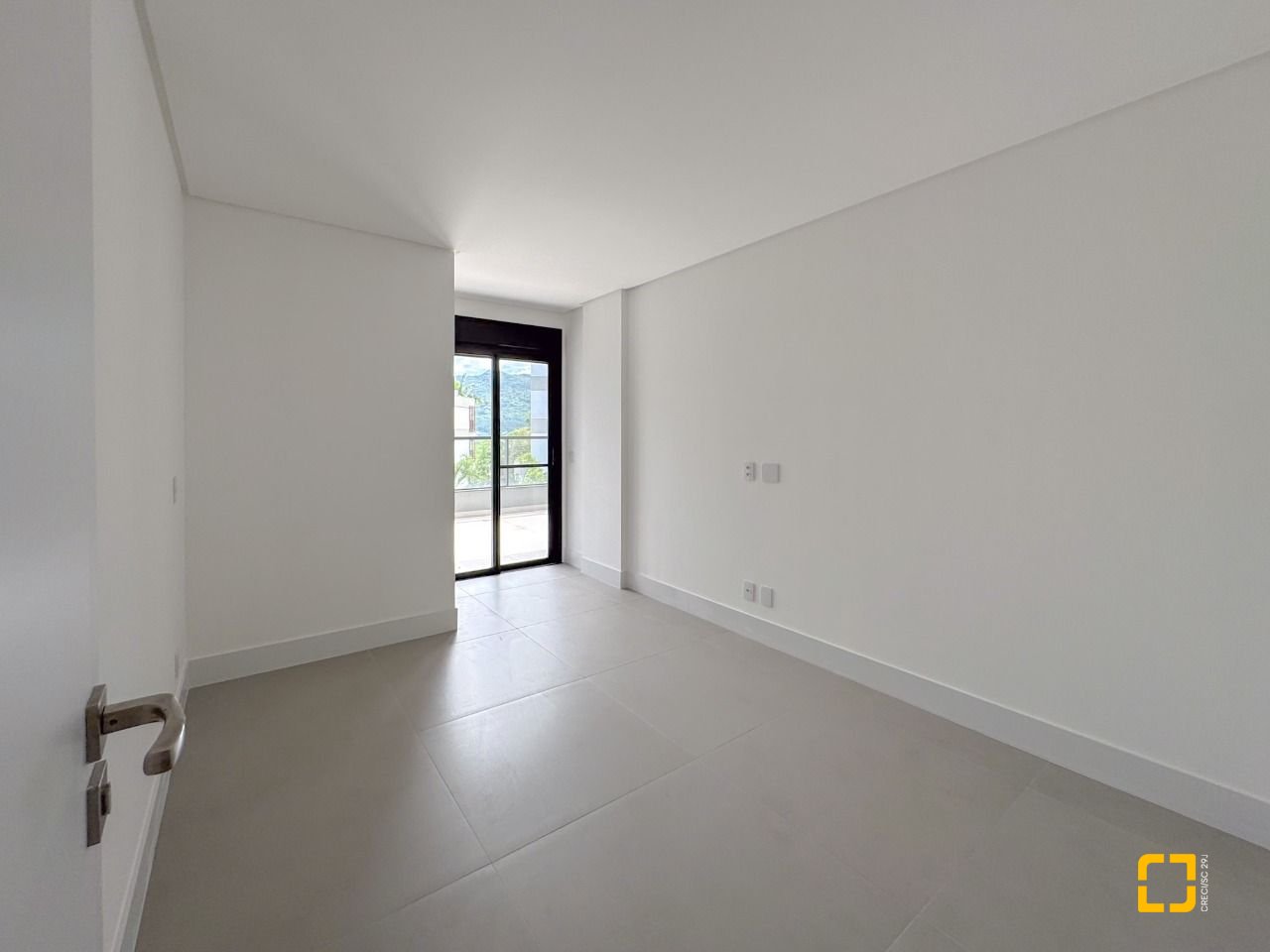 Apartamento com 163m², 6 quartos (sendo 3 suítes), 2 garagens, no bairro João Paulo em Florianópolis