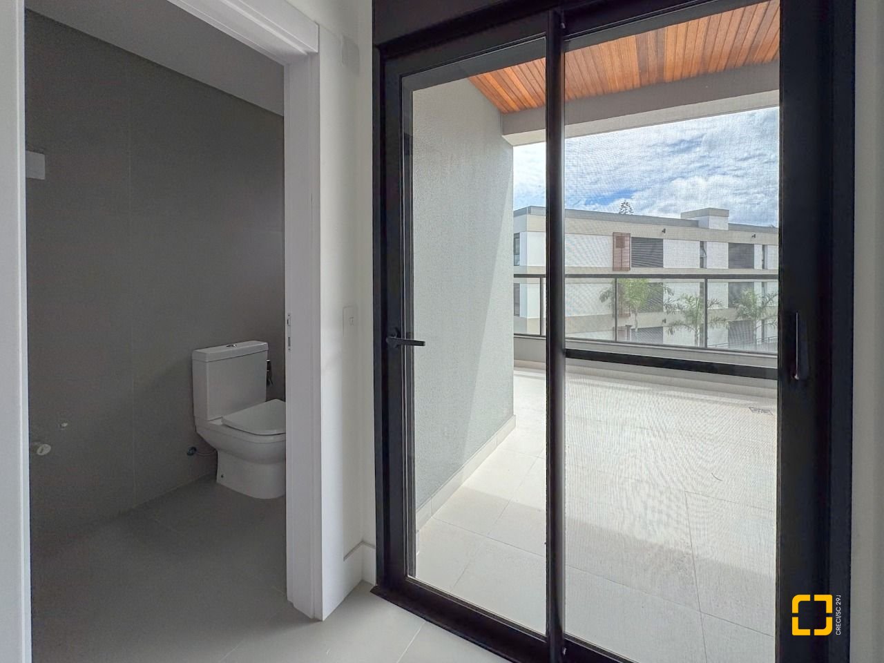 Apartamento com 163m², 6 quartos (sendo 3 suítes), 2 garagens, no bairro João Paulo em Florianópolis