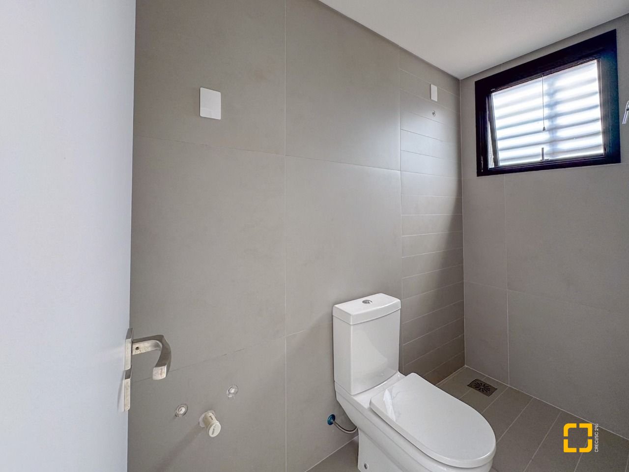 Apartamento com 163m², 6 quartos (sendo 3 suítes), 2 garagens, no bairro João Paulo em Florianópolis