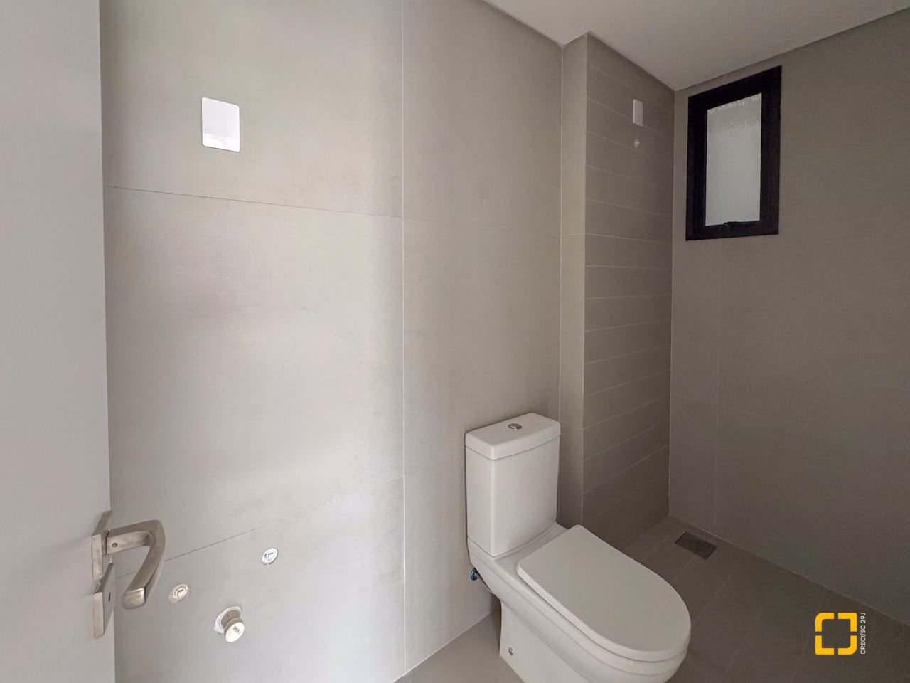Apartamento com 163m², 6 quartos (sendo 3 suítes), 2 garagens, no bairro João Paulo em Florianópolis