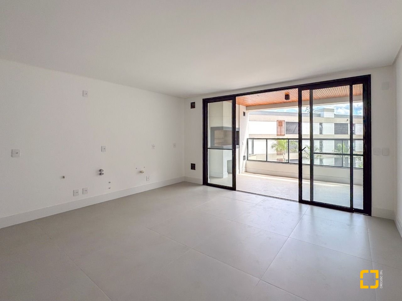 Apartamento com 134m², 6 quartos (sendo 3 suítes), 2 garagens, no bairro João Paulo em Florianópolis