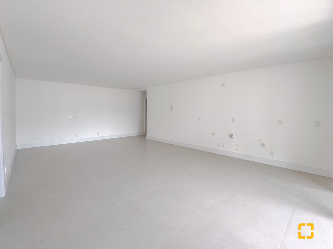 Apartamento com 134m², 6 quartos (sendo 3 suítes), 2 garagens, no bairro João Paulo em Florianópolis