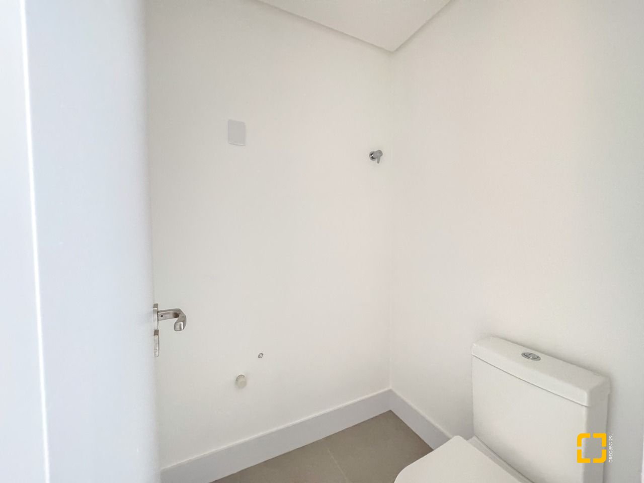 Apartamento com 134m², 6 quartos (sendo 3 suítes), 2 garagens, no bairro João Paulo em Florianópolis