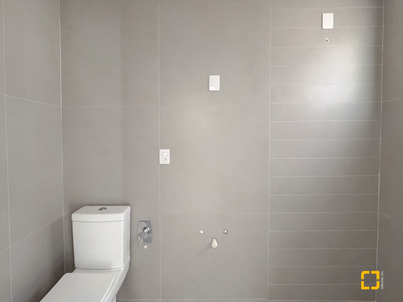 Apartamento com 134m², 6 quartos (sendo 3 suítes), 2 garagens, no bairro João Paulo em Florianópolis