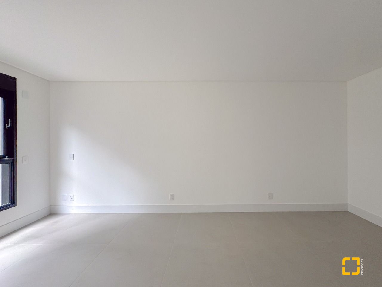 Apartamento com 134m², 6 quartos (sendo 3 suítes), 2 garagens, no bairro João Paulo em Florianópolis