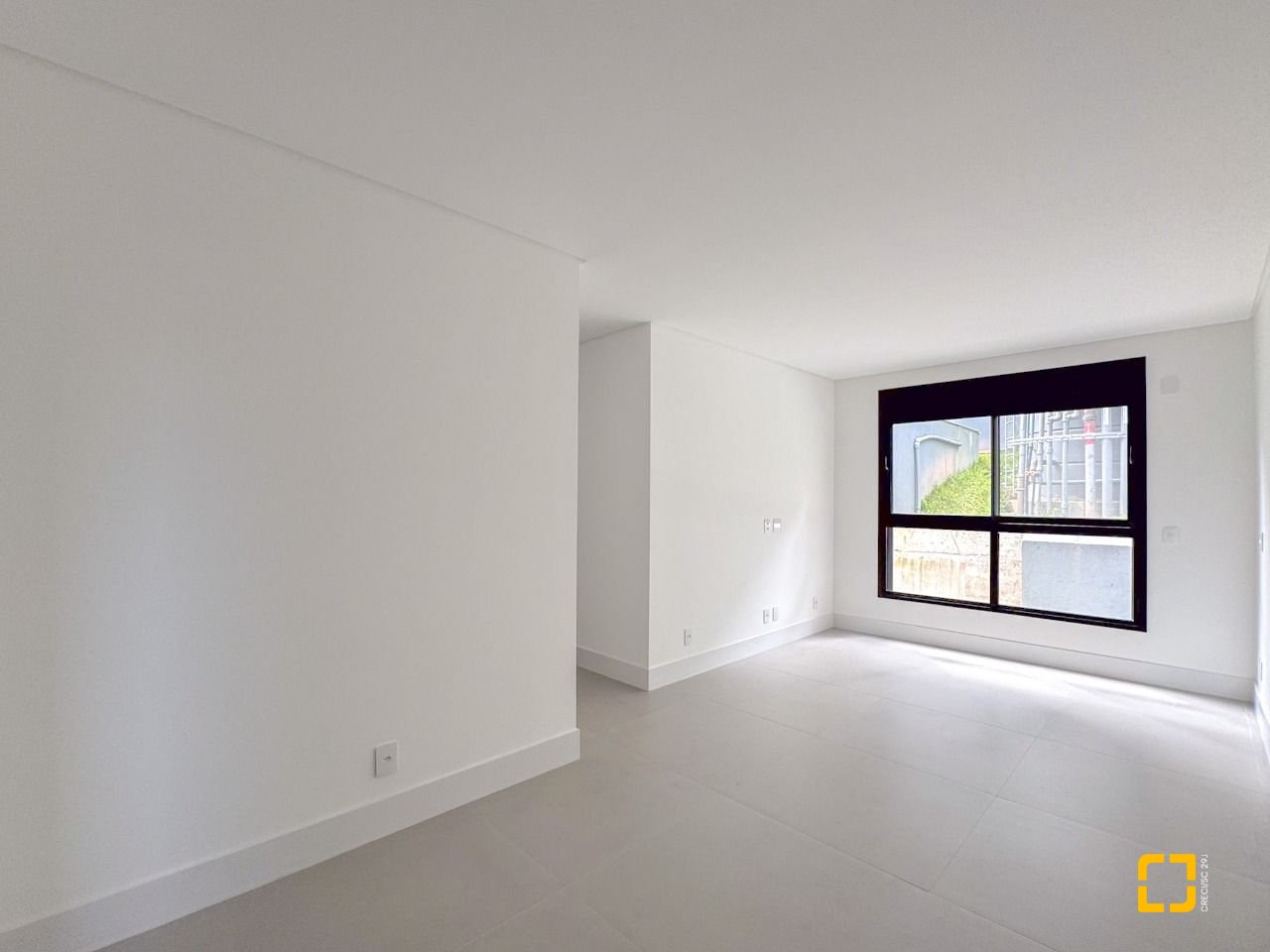 Apartamento com 134m², 6 quartos (sendo 3 suítes), 2 garagens, no bairro João Paulo em Florianópolis