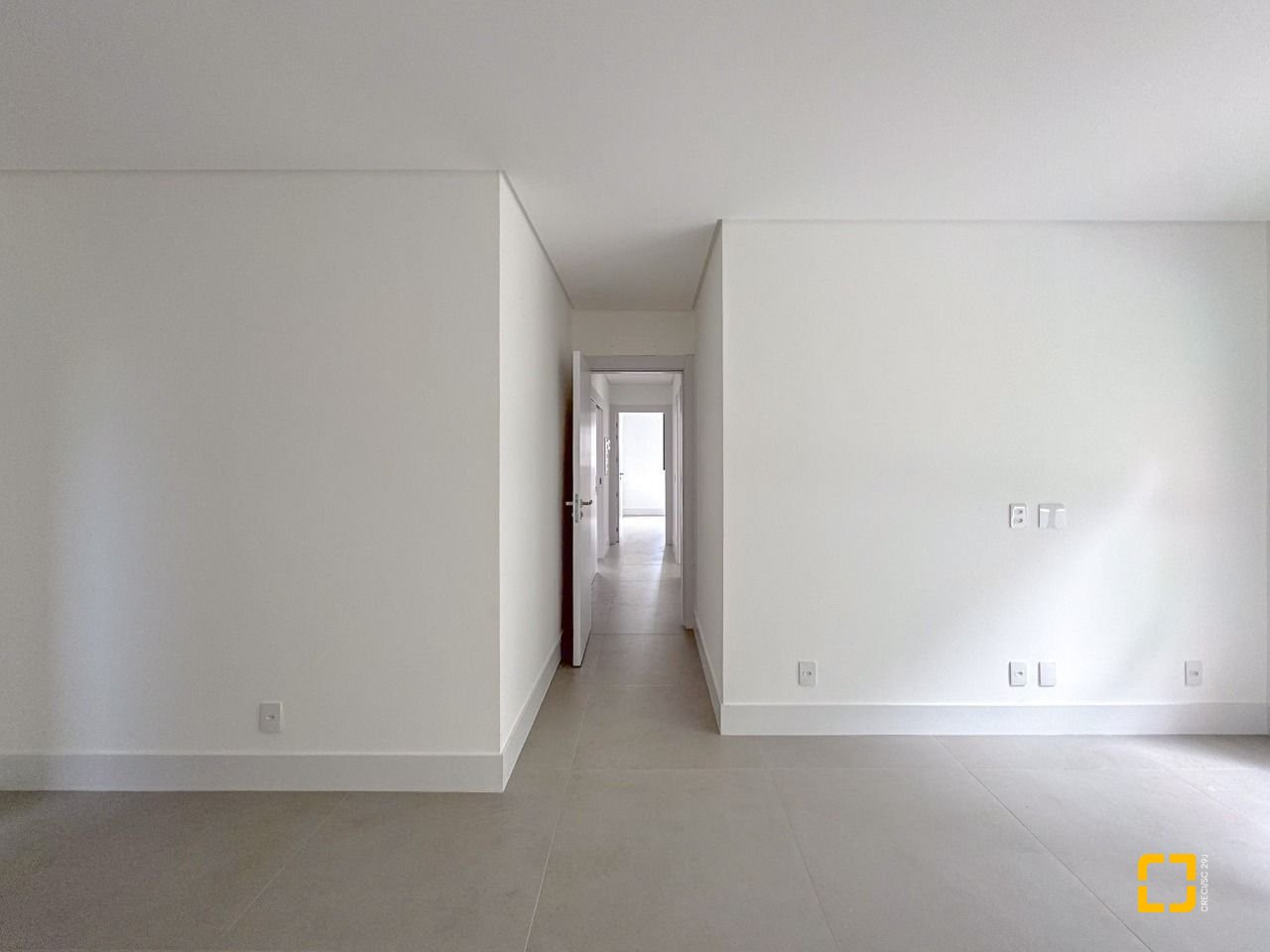 Apartamento com 134m², 6 quartos (sendo 3 suítes), 2 garagens, no bairro João Paulo em Florianópolis