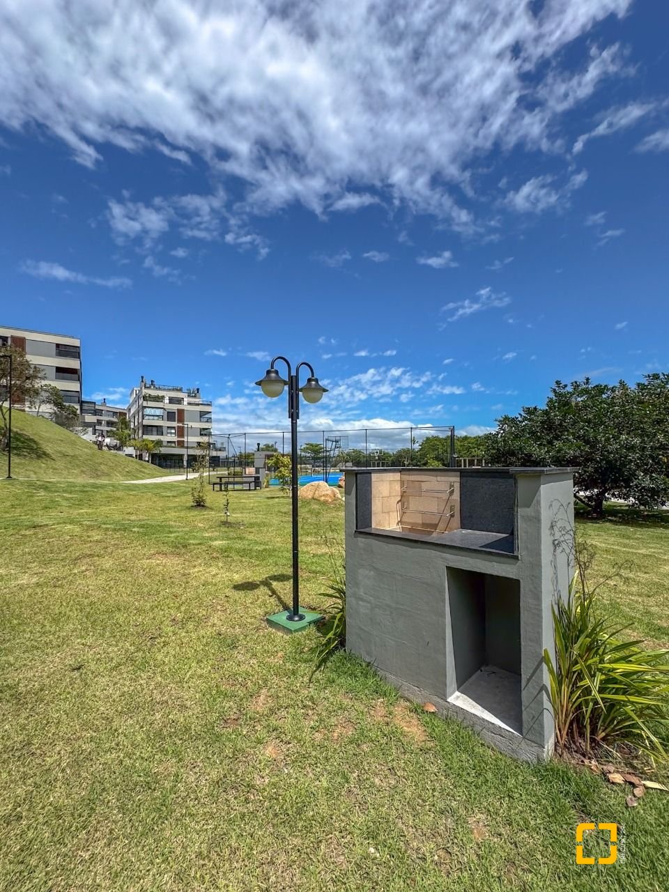 Apartamento com 134m², 6 quartos (sendo 3 suítes), 2 garagens, no bairro João Paulo em Florianópolis