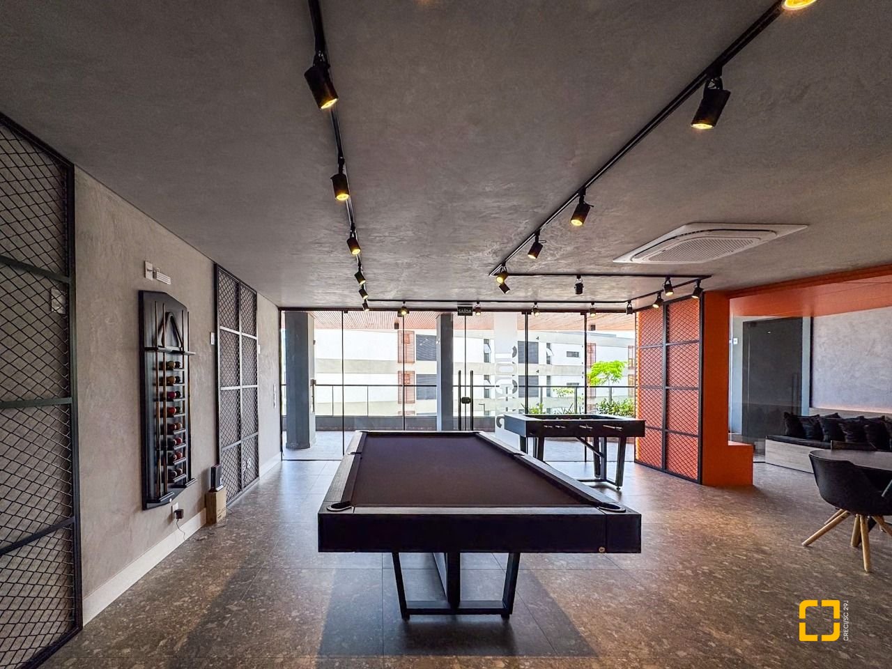 Apartamento com 134m², 6 quartos (sendo 3 suítes), 2 garagens, no bairro João Paulo em Florianópolis
