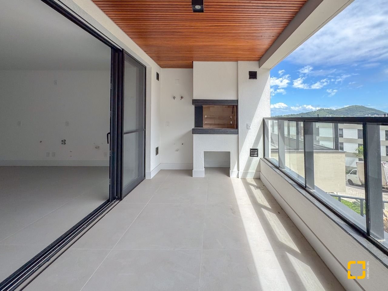 Apartamento com 134m², 6 quartos (sendo 3 suítes), 2 garagens, no bairro João Paulo em Florianópolis