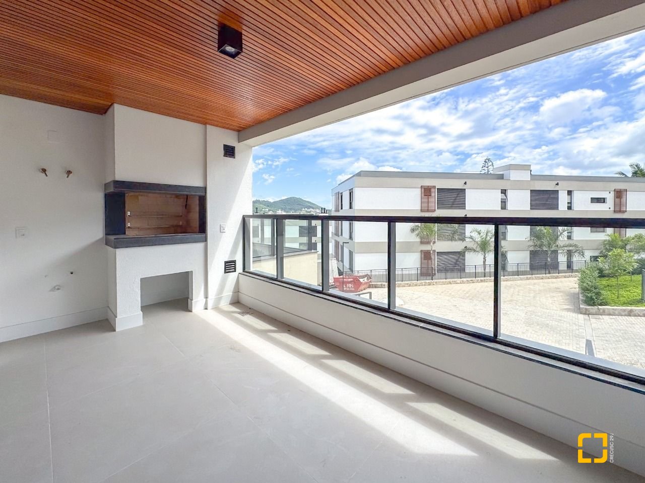 Apartamento com 166m², 6 quartos (sendo 3 suítes), 3 garagens, no bairro João Paulo em Florianópolis