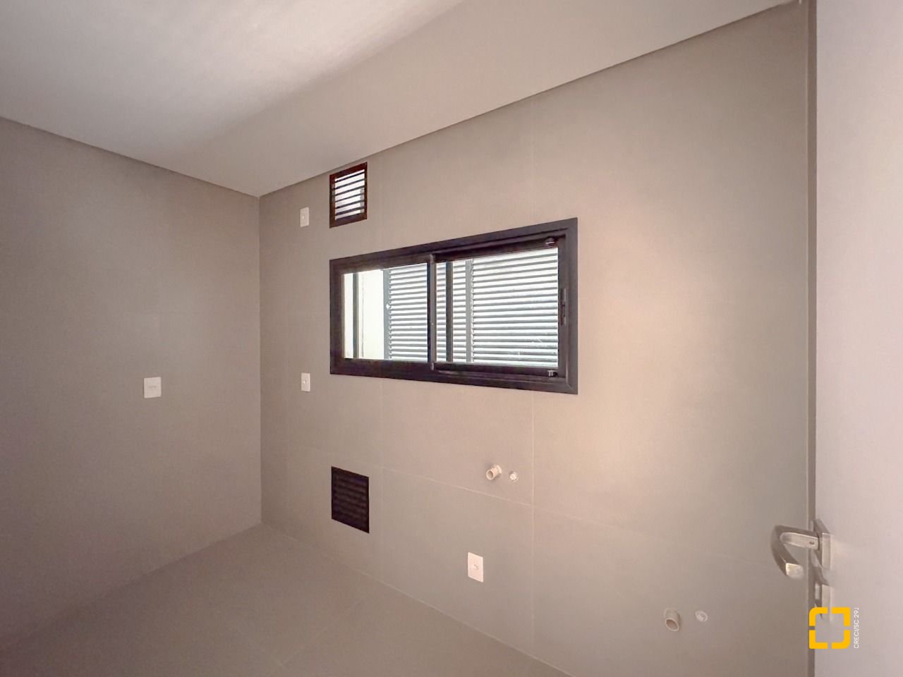 Apartamento com 166m², 6 quartos (sendo 3 suítes), 3 garagens, no bairro João Paulo em Florianópolis