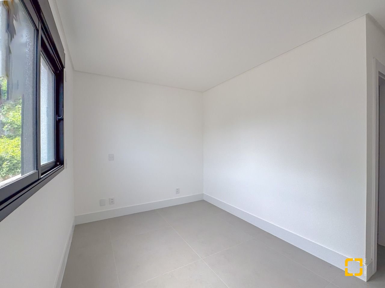 Apartamento com 166m², 6 quartos (sendo 3 suítes), 3 garagens, no bairro João Paulo em Florianópolis