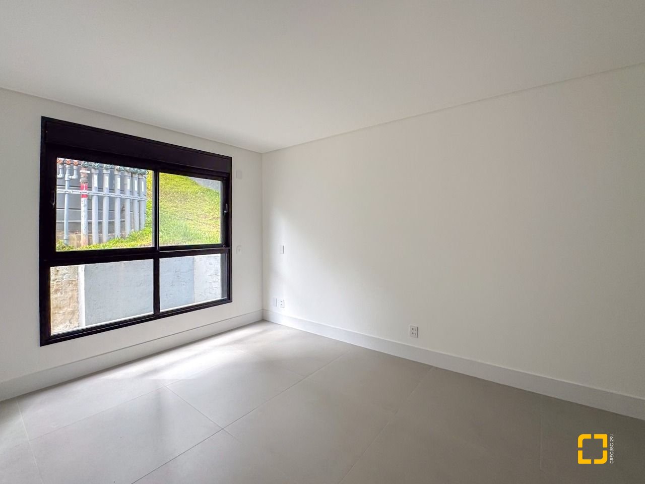 Apartamento com 166m², 6 quartos (sendo 3 suítes), 3 garagens, no bairro João Paulo em Florianópolis