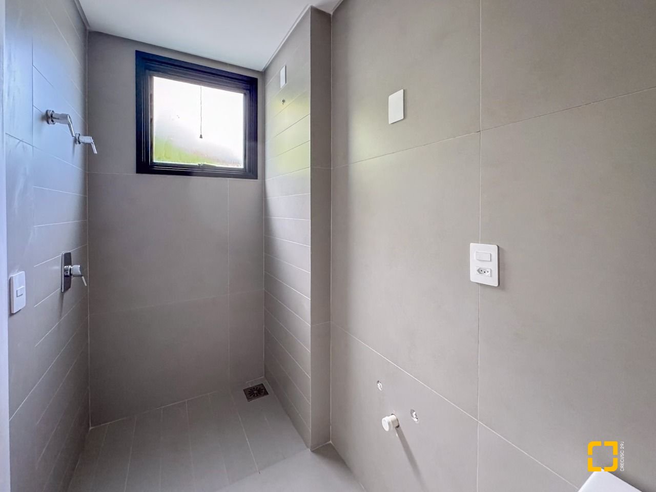 Apartamento com 166m², 6 quartos (sendo 3 suítes), 3 garagens, no bairro João Paulo em Florianópolis