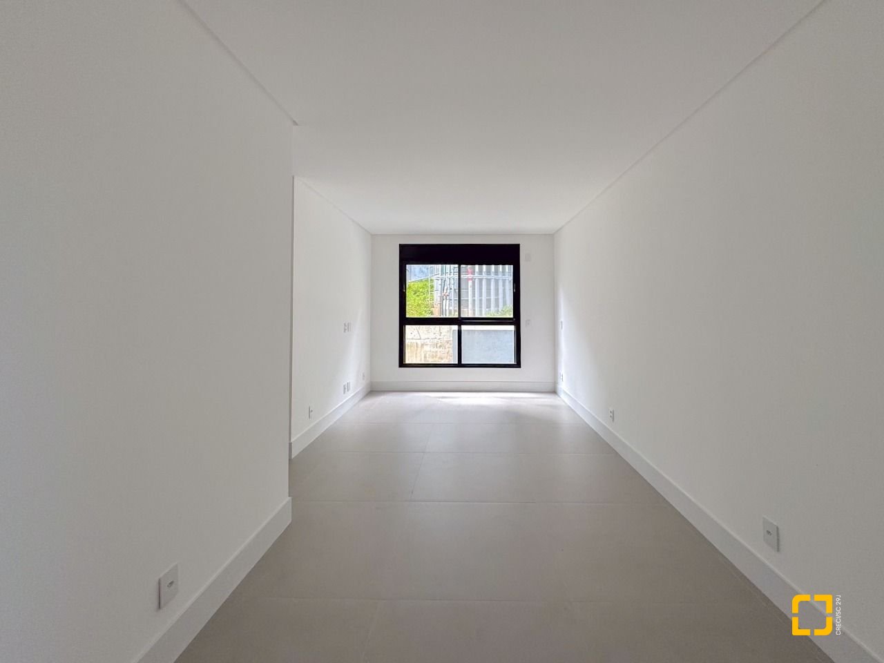 Apartamento com 166m², 6 quartos (sendo 3 suítes), 3 garagens, no bairro João Paulo em Florianópolis