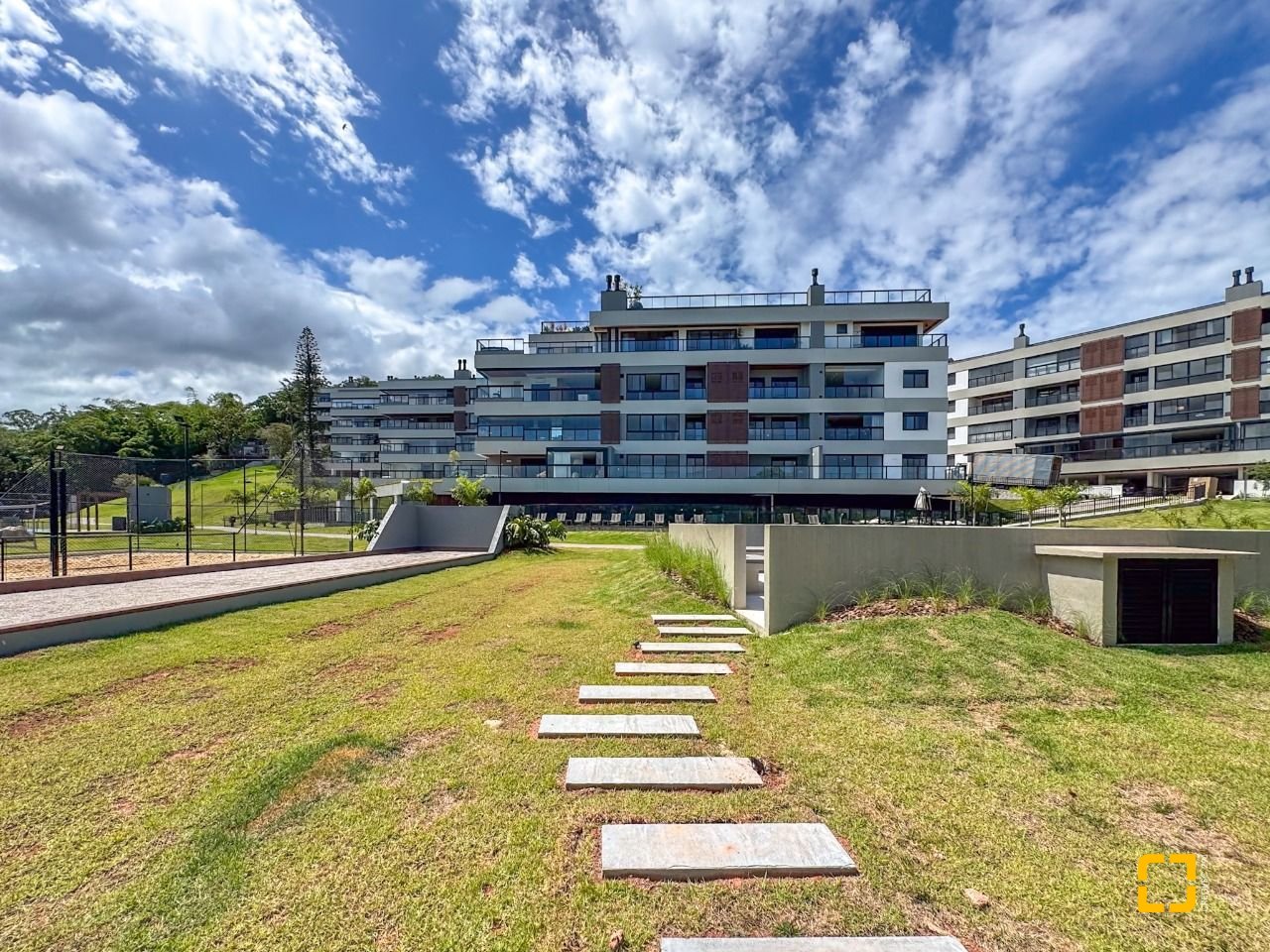 Apartamento com 166m², 6 quartos (sendo 3 suítes), 3 garagens, no bairro João Paulo em Florianópolis