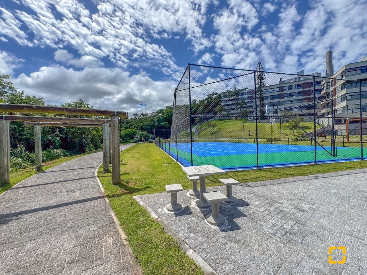Apartamento com 166m², 6 quartos (sendo 3 suítes), 3 garagens, no bairro João Paulo em Florianópolis