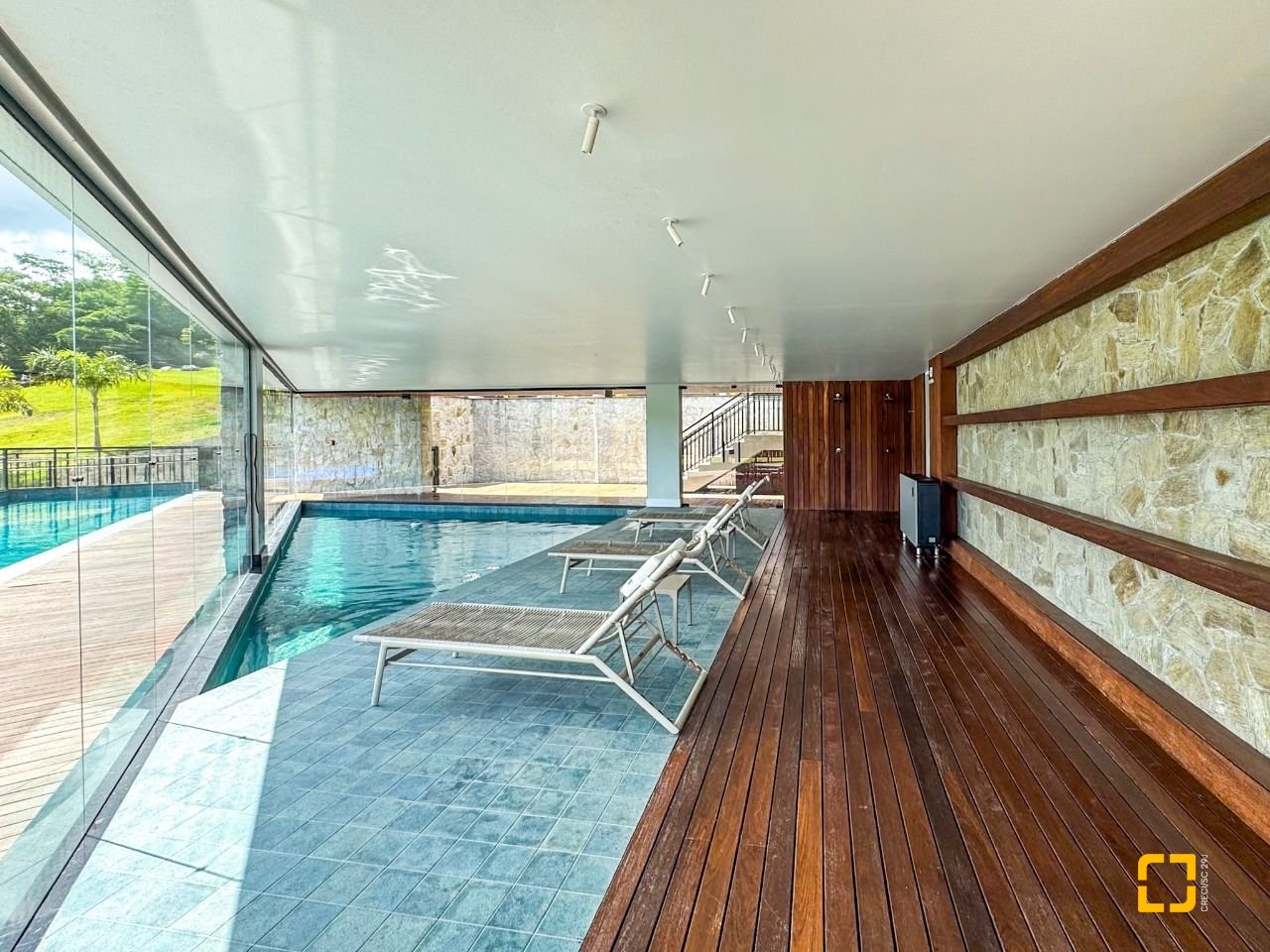 Apartamento com 166m², 6 quartos (sendo 3 suítes), 3 garagens, no bairro João Paulo em Florianópolis