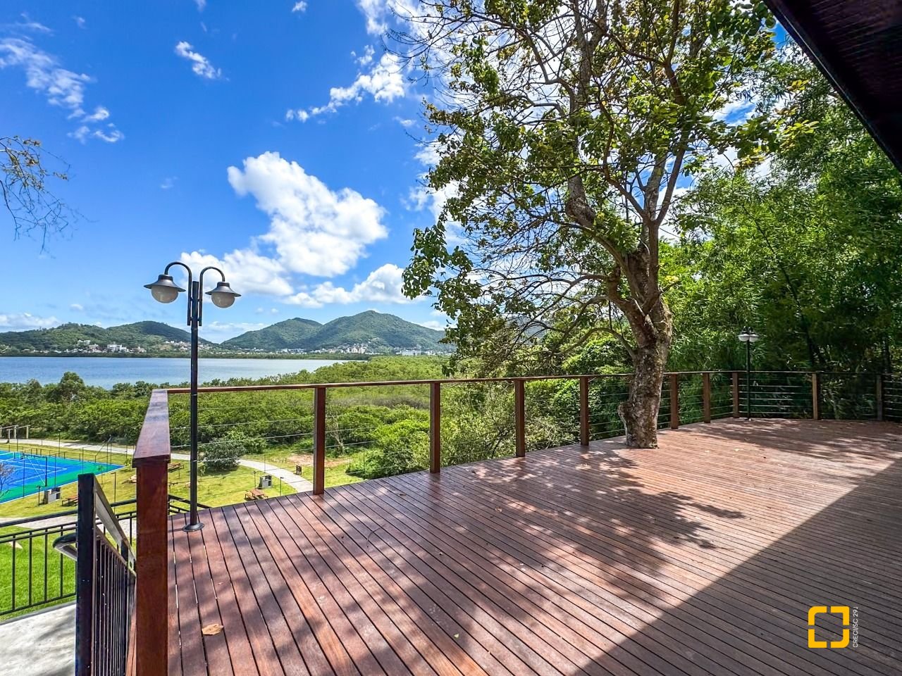 Apartamento com 166m², 6 quartos (sendo 3 suítes), 3 garagens, no bairro João Paulo em Florianópolis