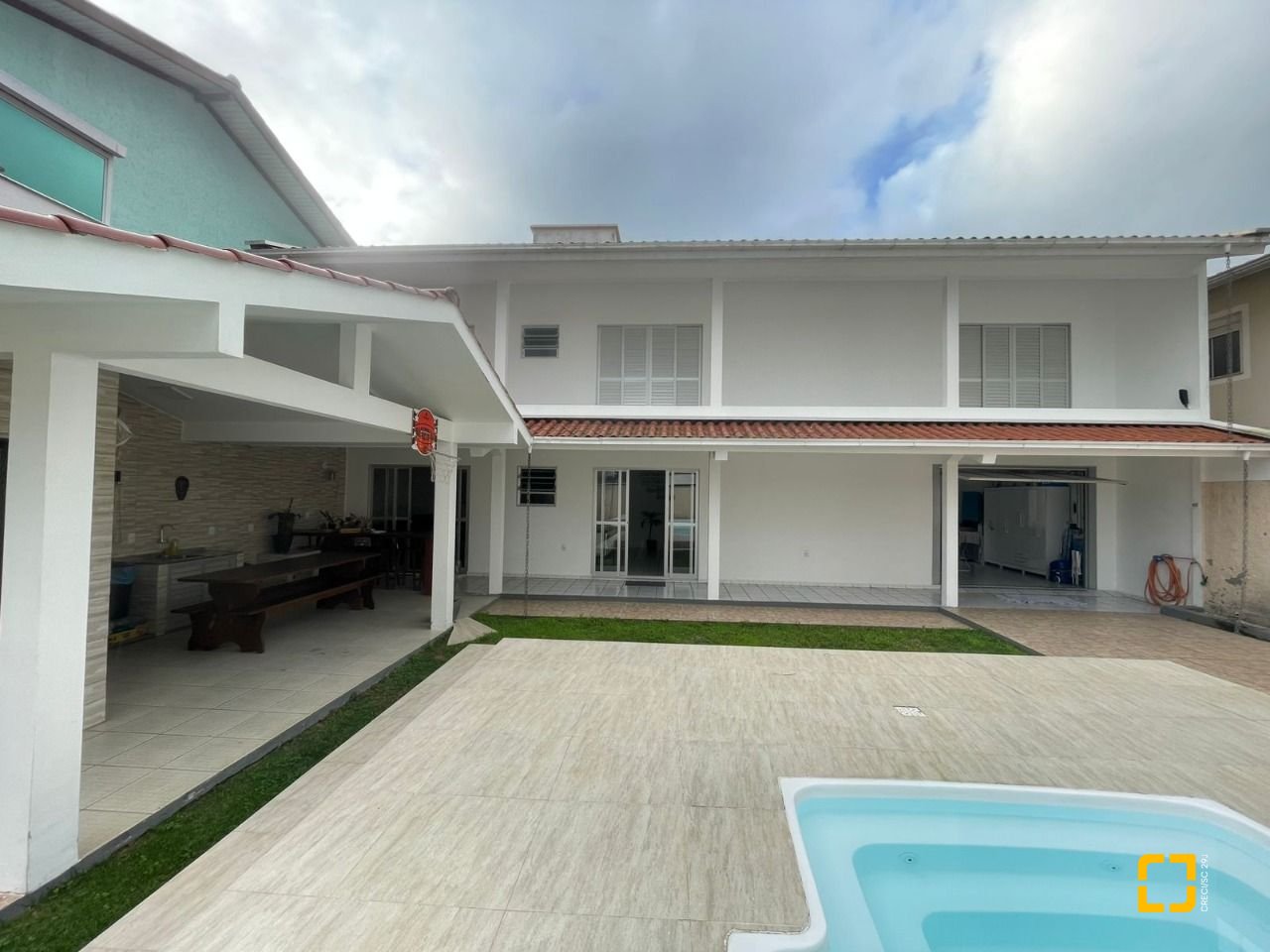 Casa com 210m², 5 quartos (sendo 2 suítes), 3 garagens, no bairro Ingleses em Florianópolis