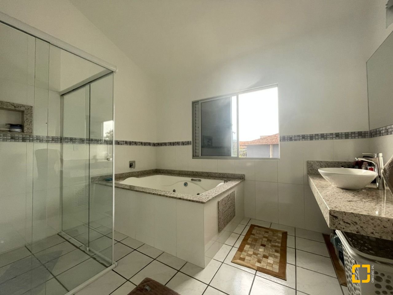 Casa com 210m², 5 quartos (sendo 2 suítes), 3 garagens, no bairro Ingleses em Florianópolis