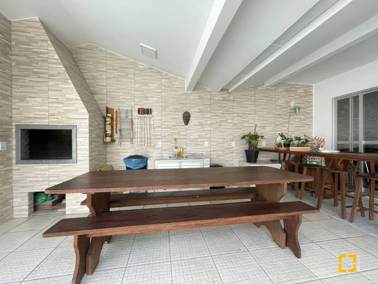 Casa com 210m², 5 quartos (sendo 2 suítes), 3 garagens, no bairro Ingleses em Florianópolis