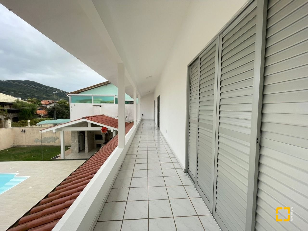 Casa com 210m², 5 quartos (sendo 2 suítes), 3 garagens, no bairro Ingleses em Florianópolis