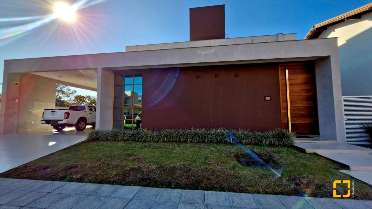 Casa de Condomínio com 287m², 8 quartos (sendo 4 suítes), 2 garagens, no bairro Vargem Grande em Florianópolis