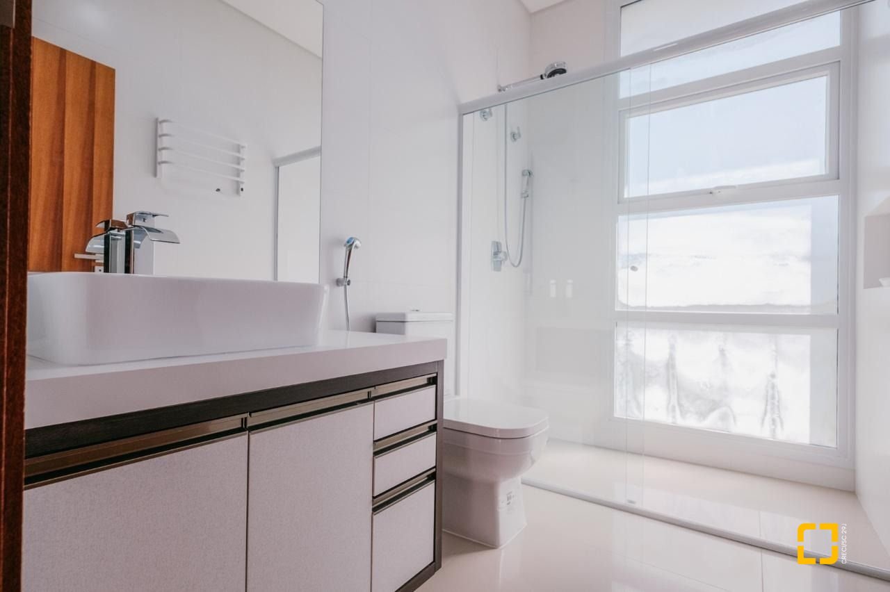 Casa de Condomínio com 287m², 8 quartos (sendo 4 suítes), 2 garagens, no bairro Vargem Grande em Florianópolis
