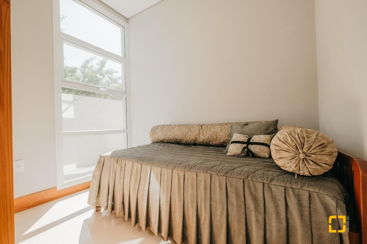 Casa de Condomínio com 287m², 8 quartos (sendo 4 suítes), 2 garagens, no bairro Vargem Grande em Florianópolis