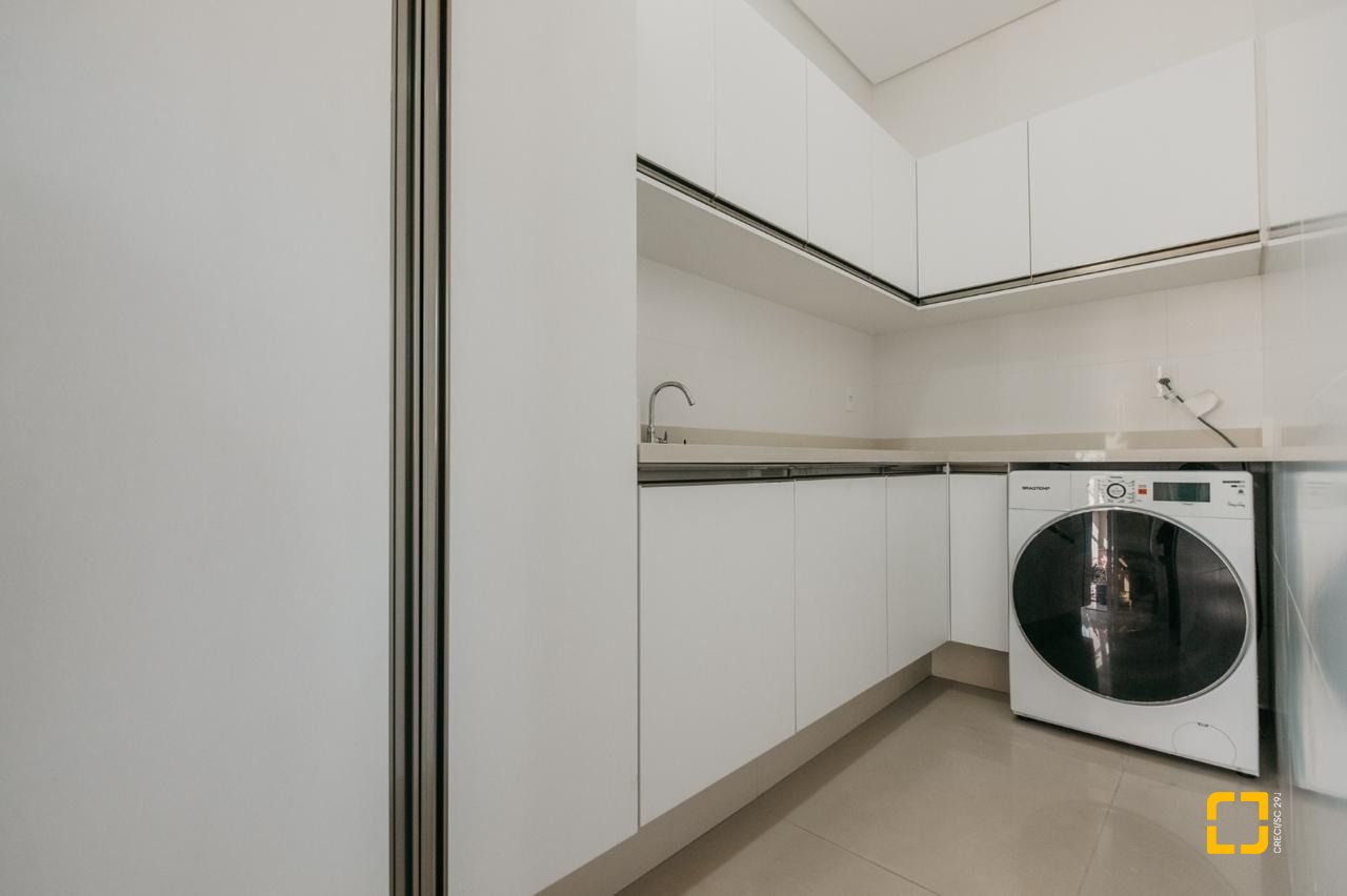 Casa de Condomínio com 287m², 8 quartos (sendo 4 suítes), 2 garagens, no bairro Vargem Grande em Florianópolis