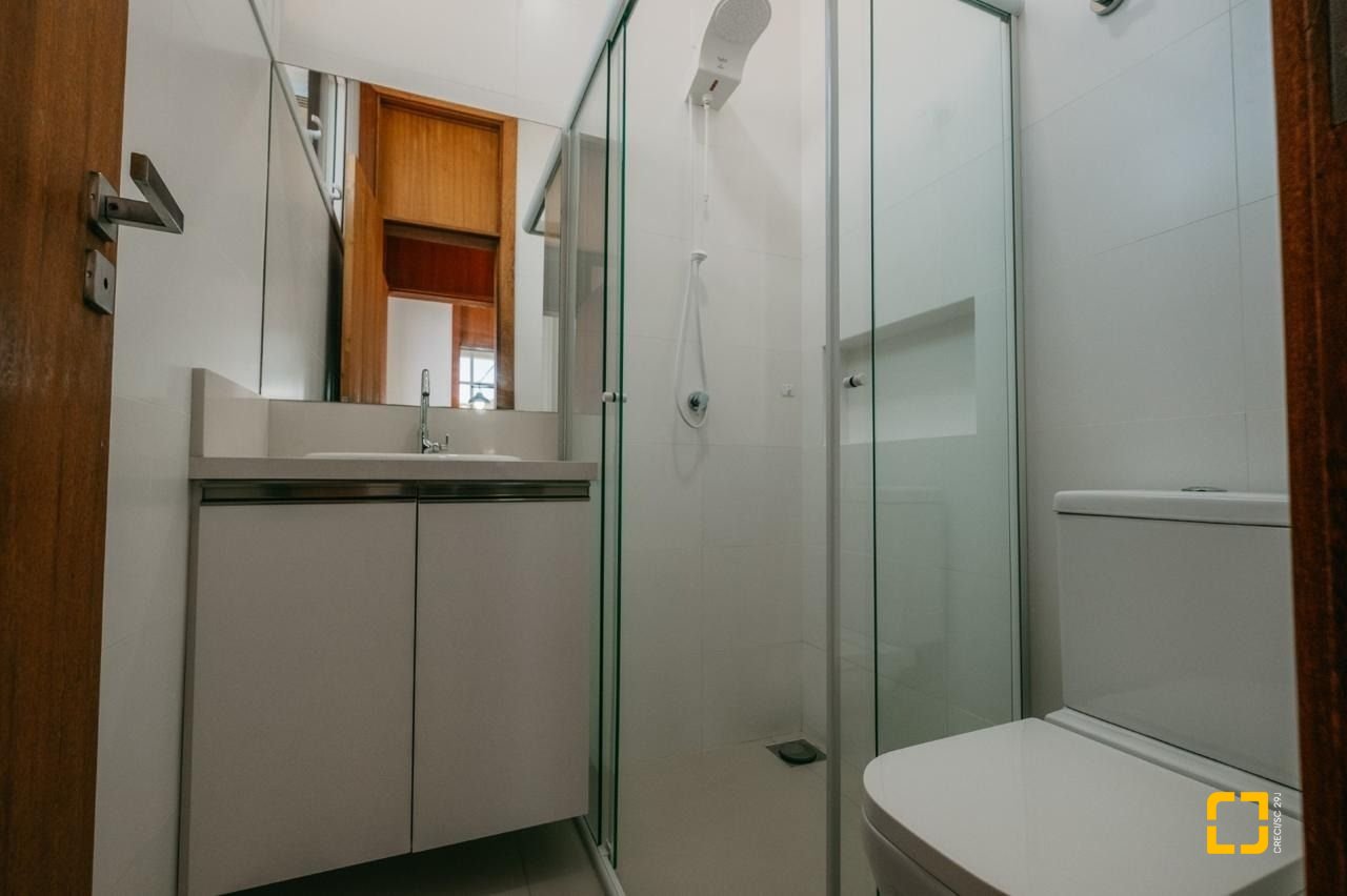 Casa de Condomínio com 287m², 8 quartos (sendo 4 suítes), 2 garagens, no bairro Vargem Grande em Florianópolis