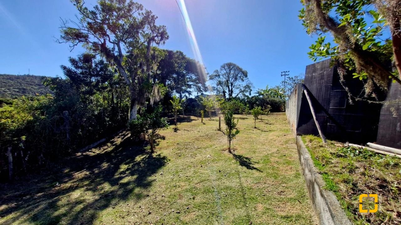 Casa de Condomínio com 287m², 8 quartos (sendo 4 suítes), 2 garagens, no bairro Vargem Grande em Florianópolis