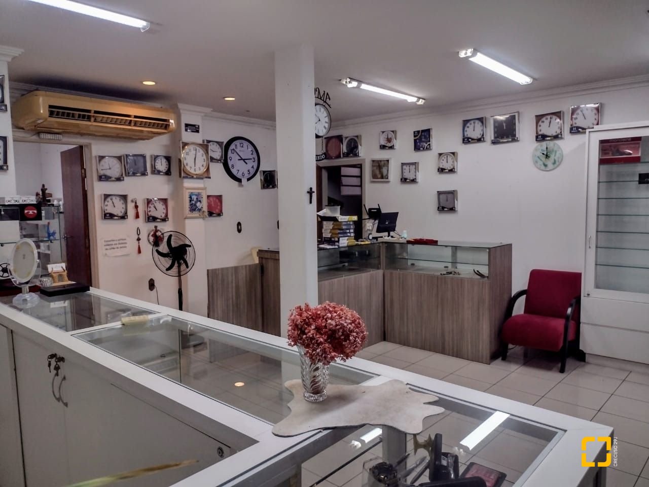 Casa com 326m², 7 garagens, no bairro Estreito em Florianópolis
