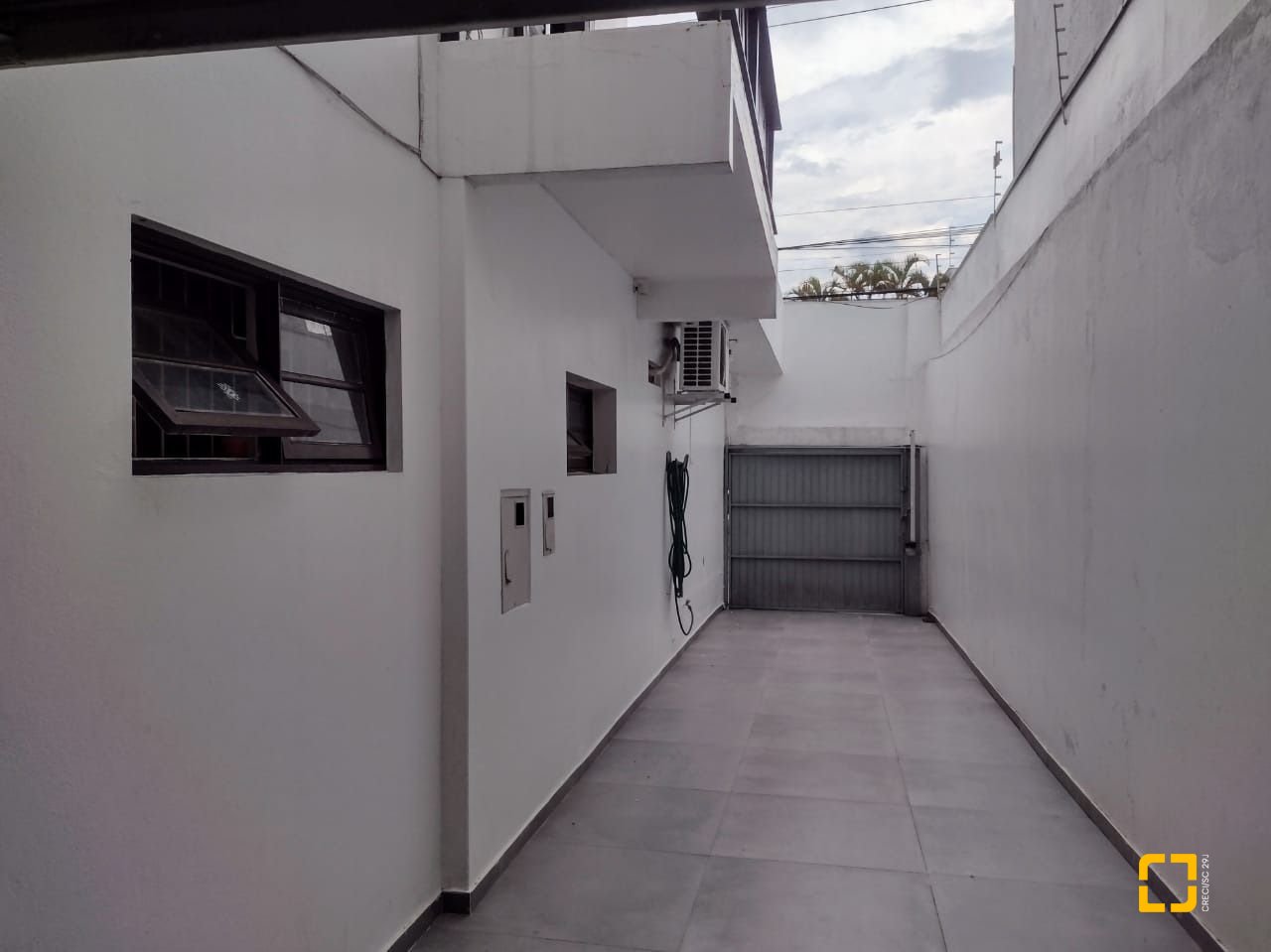 Casa com 326m², 7 garagens, no bairro Estreito em Florianópolis