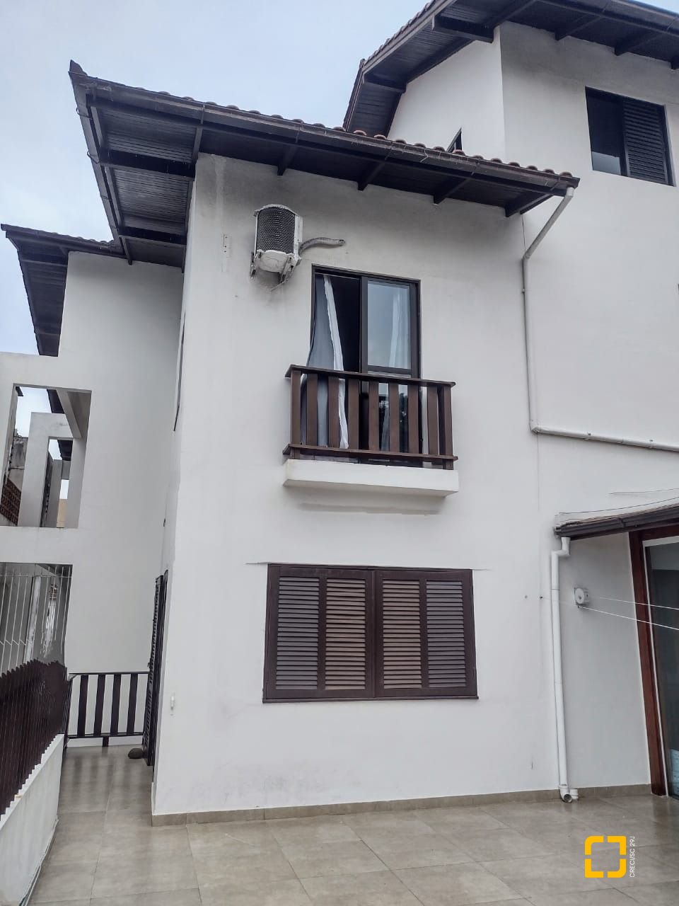 Casa com 326m², 7 garagens, no bairro Estreito em Florianópolis