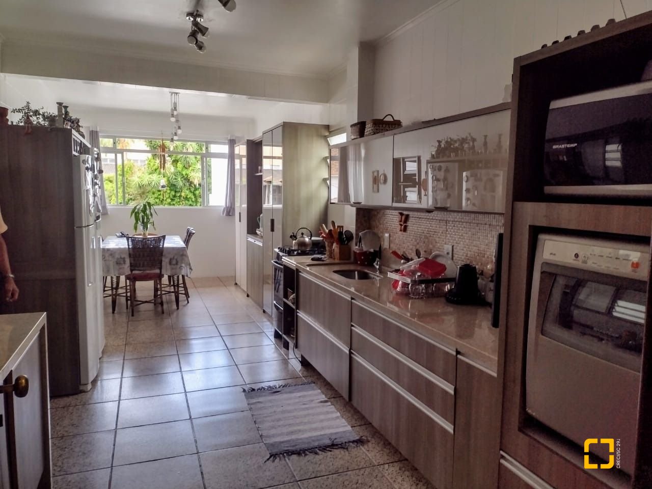 Casa com 326m², 7 garagens, no bairro Estreito em Florianópolis