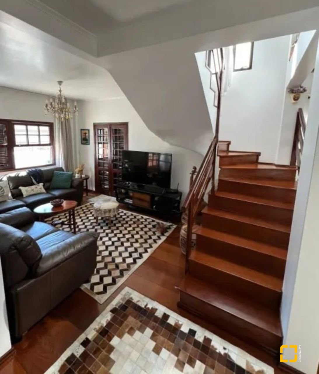 Casa com 326m², 7 garagens, no bairro Estreito em Florianópolis