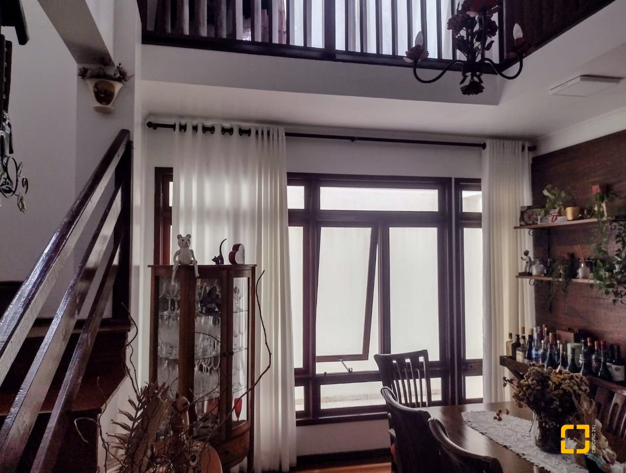Casa com 326m², 7 garagens, no bairro Estreito em Florianópolis