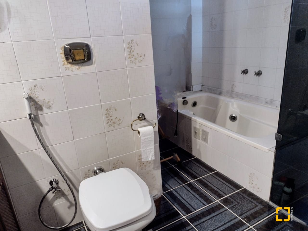 Casa com 326m², 7 garagens, no bairro Estreito em Florianópolis