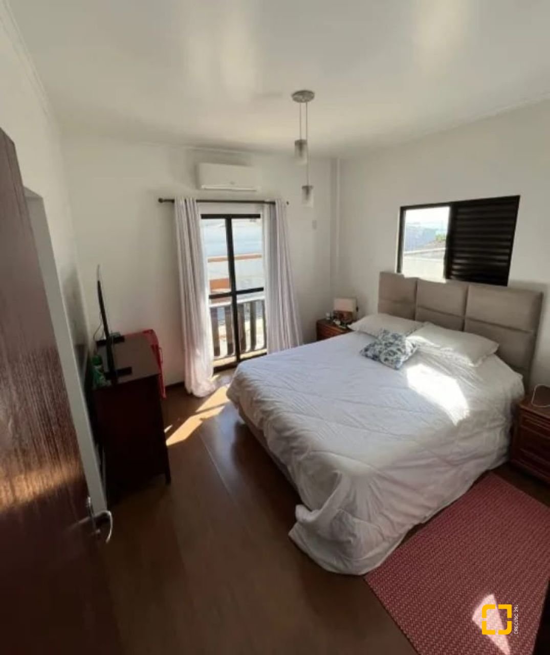 Casa com 326m², 7 garagens, no bairro Estreito em Florianópolis