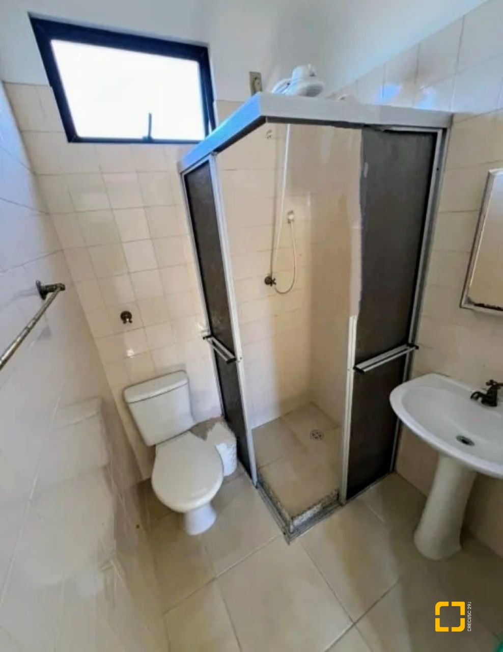 Casa com 326m², 7 garagens, no bairro Estreito em Florianópolis